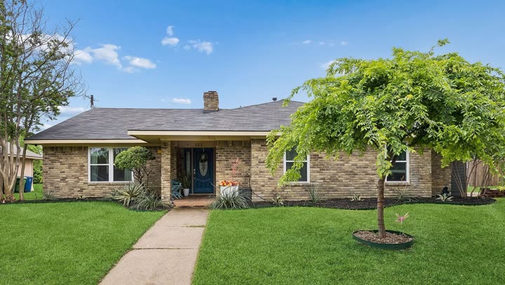 Front exterior of the listing